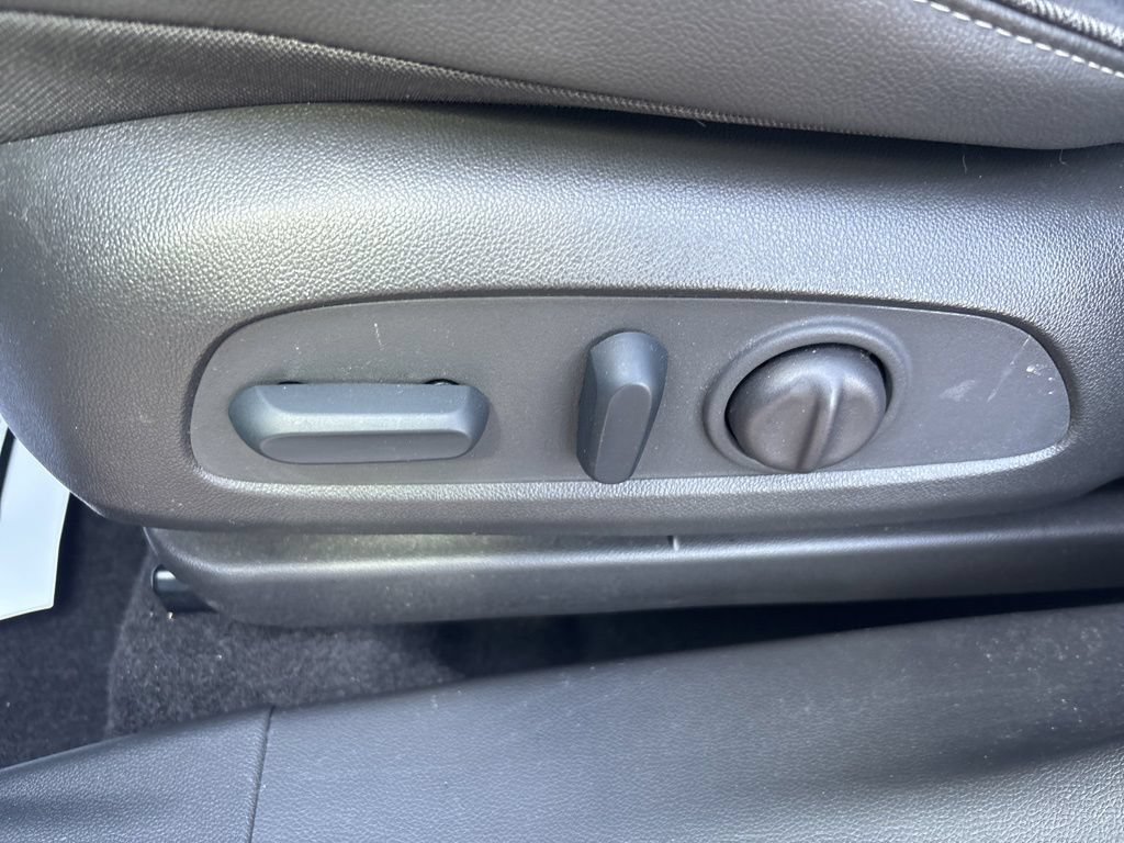 Used 2023 Buick Encore GX Select w/ Sport Touring Package FWD image 24