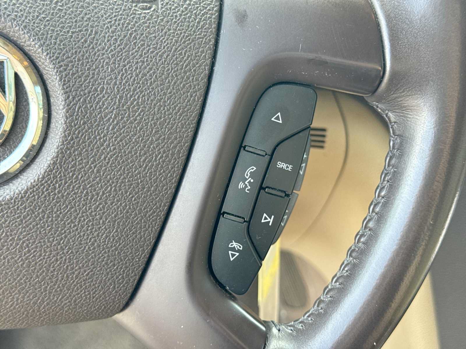 Used 2011 Buick Enclave CXL FWD image 25
