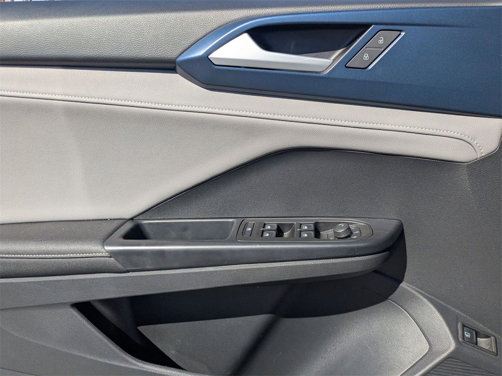 Used 2024 Volkswagen Taos SE image 14