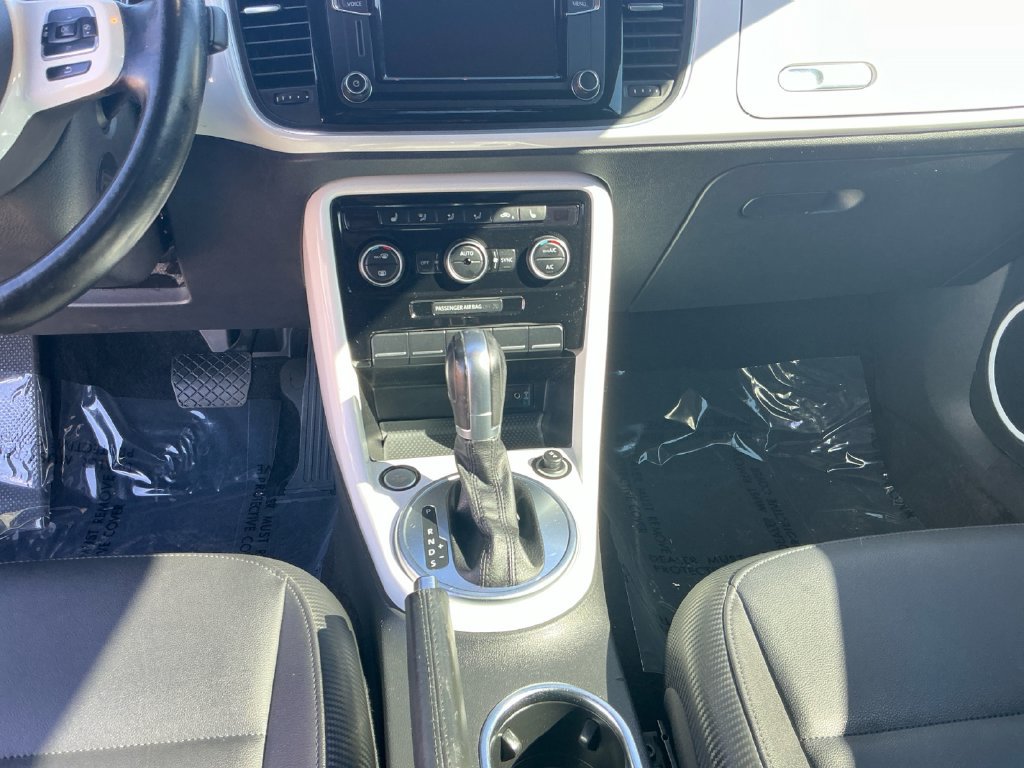 Used 2018 Volkswagen Beetle 2.0T SE FWD image 11