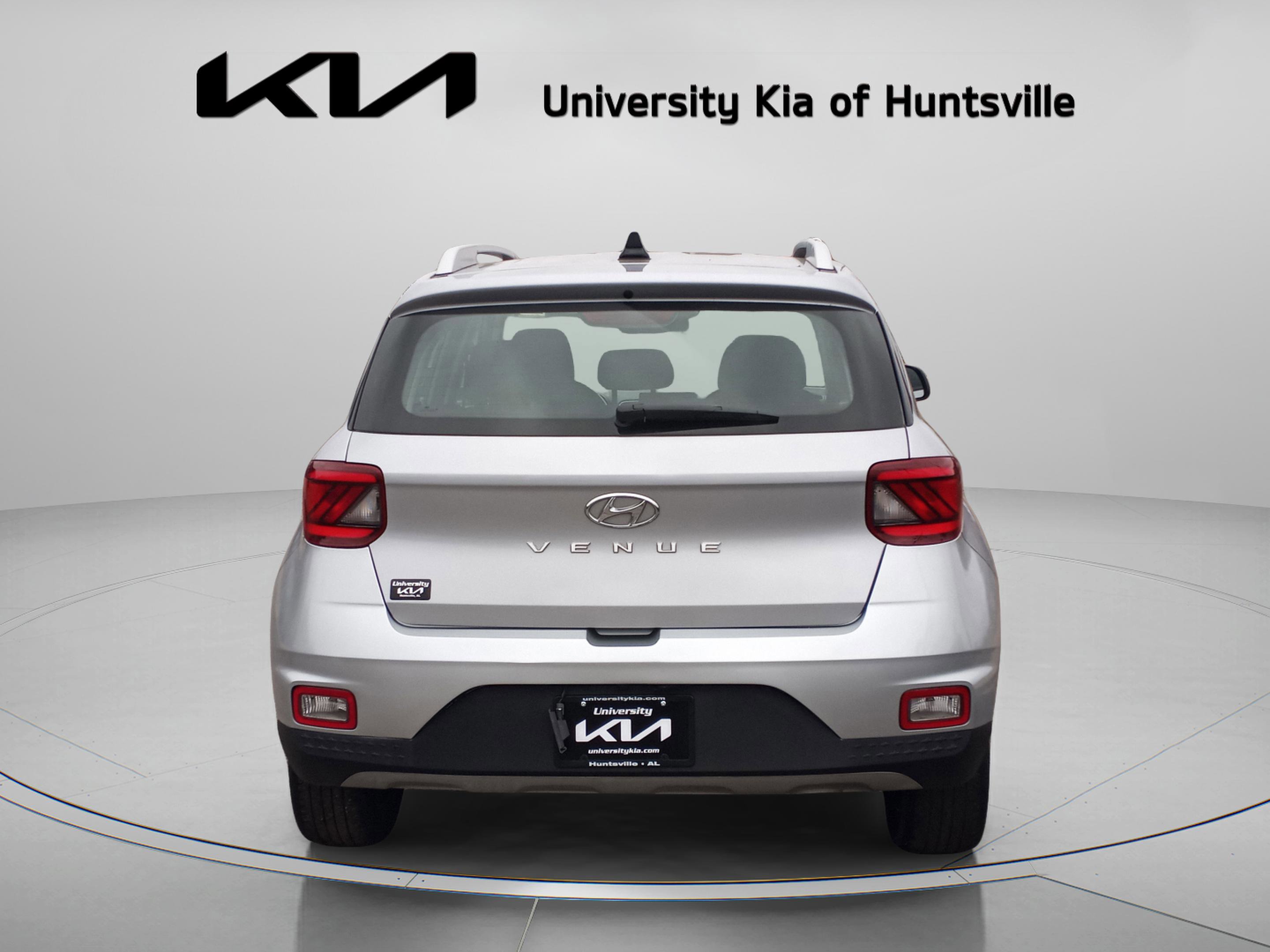 Used 2022 Hyundai Venue SEL w/ Cargo Package image 7