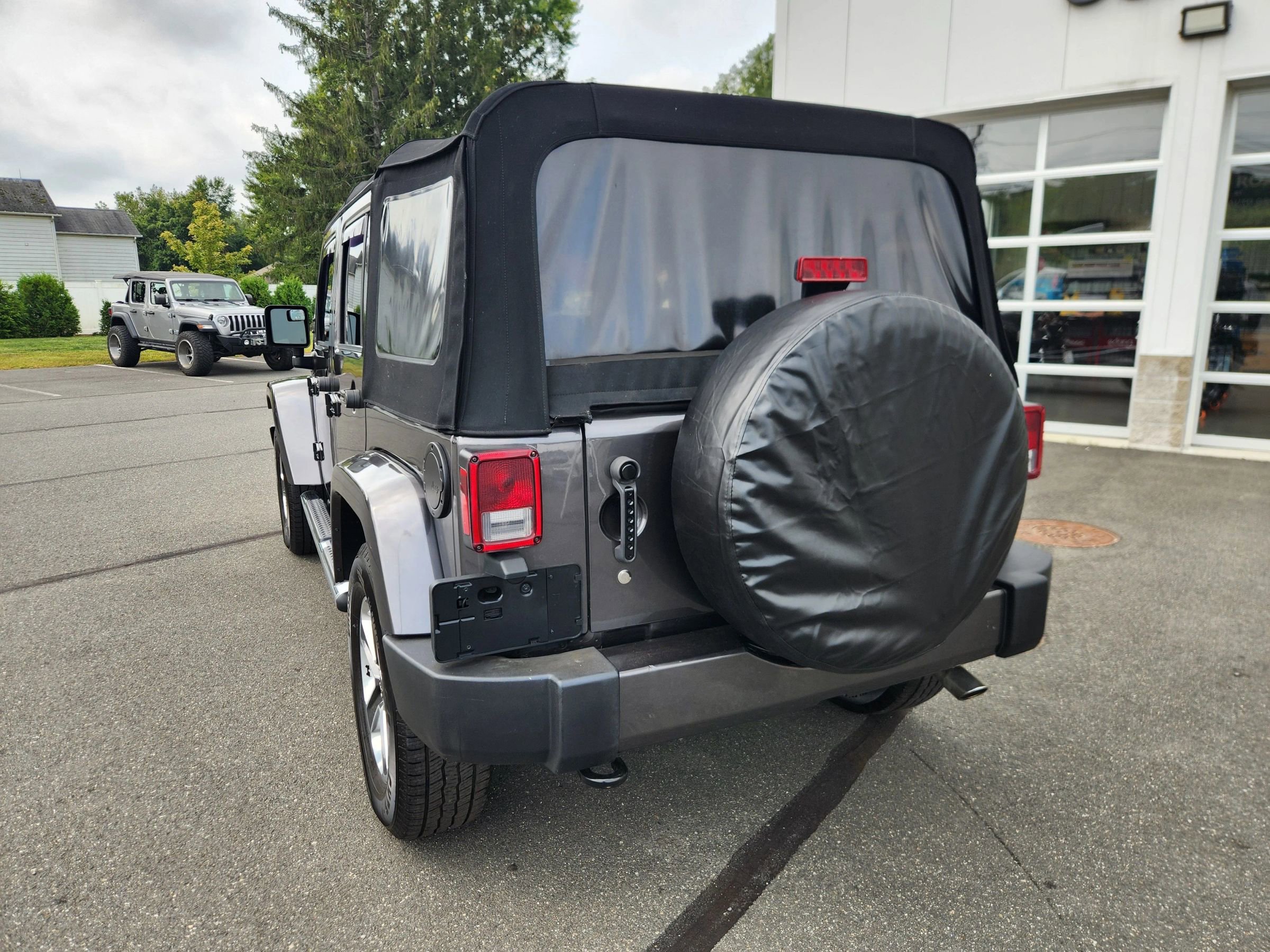 Used 2016 Jeep Wrangler Unlimited Sahara w/ Dual Top Group image 10