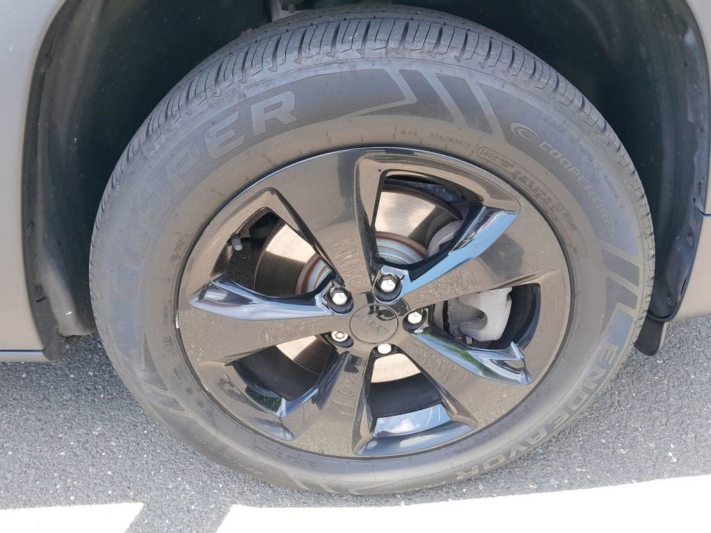 Used 2019 Jeep Cherokee Latitude Plus AWD/4WD image 45