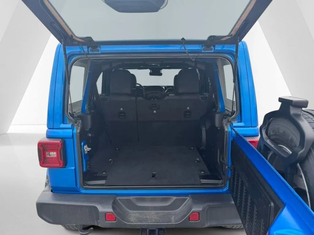 Used 2024 Jeep Wrangler Sahara w/ Technology Group image 9