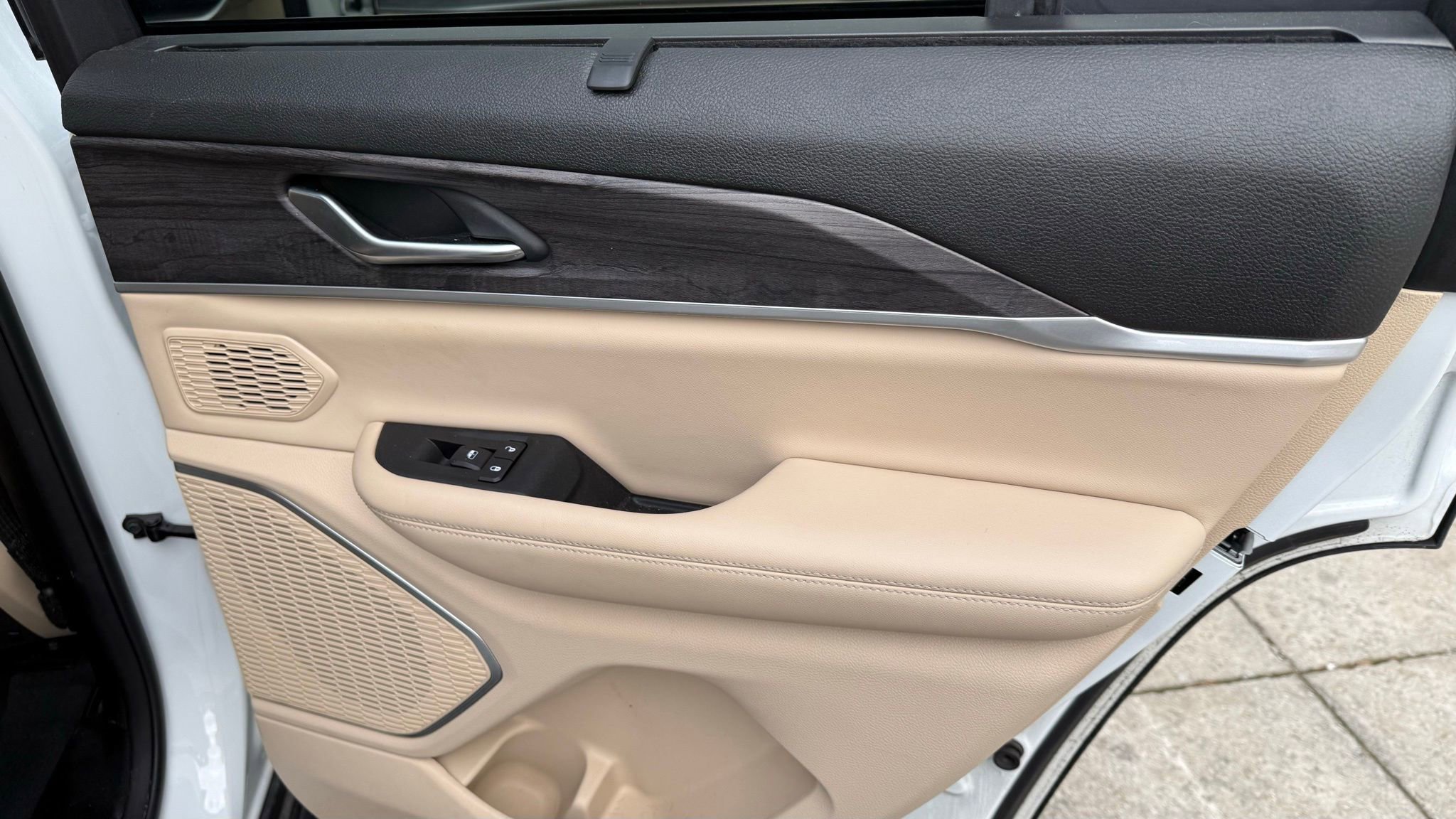 Used 2022 Jeep Grand Cherokee Limited 4xe w/ Luxury Tech Group II image 12