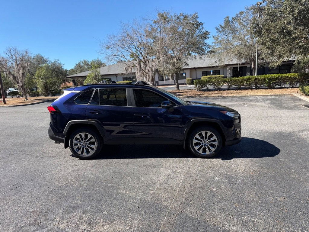 Used 2021 Toyota RAV4 XLE Premium image 7