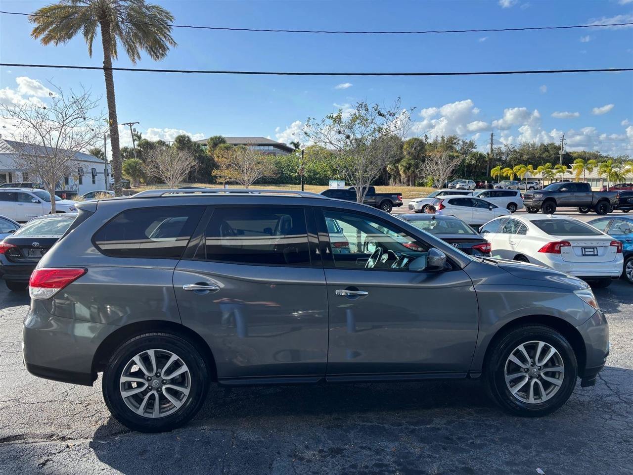 Used 2016 Nissan Pathfinder SV FWD image 6