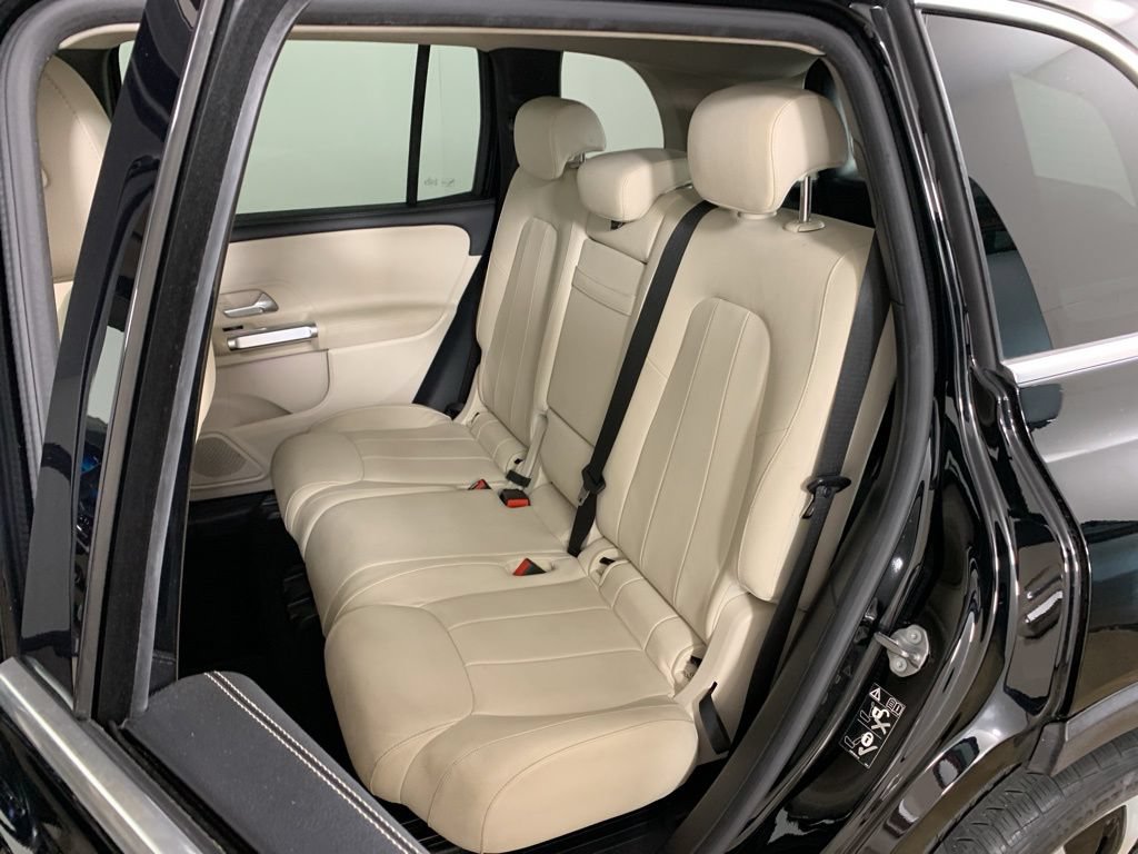 Used 2022 Mercedes-Benz GLB 250 4MATIC w/ Premium Package Lite image 31