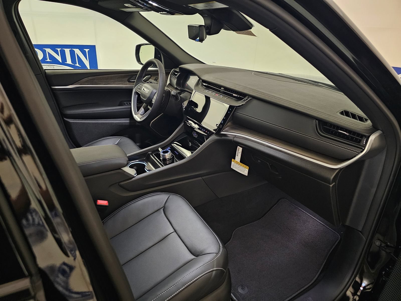 New 2027 Jeep Grand Cherokee Limited AWD/4WD image 33