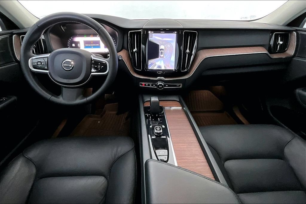 Certified 2023 Volvo XC60 B5 Plus AWD/4WD image 19