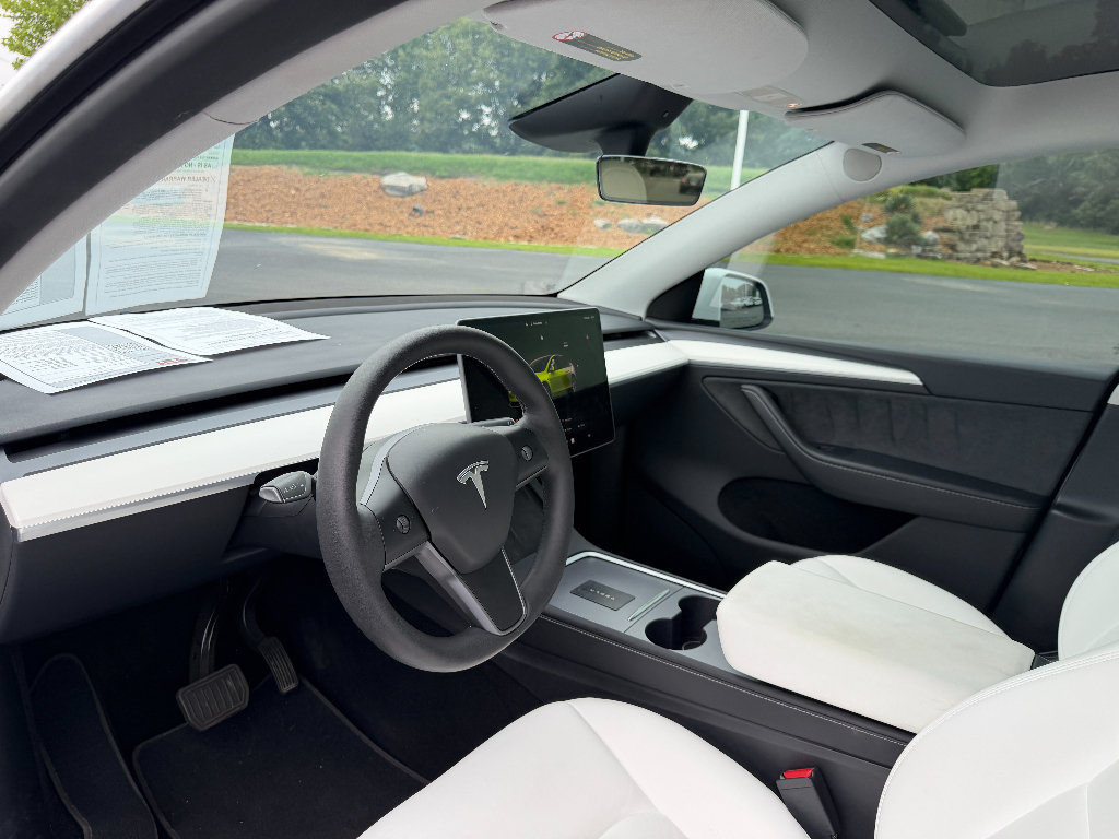 Used 2024 Tesla Model Y Long Range AWD/4WD image 41