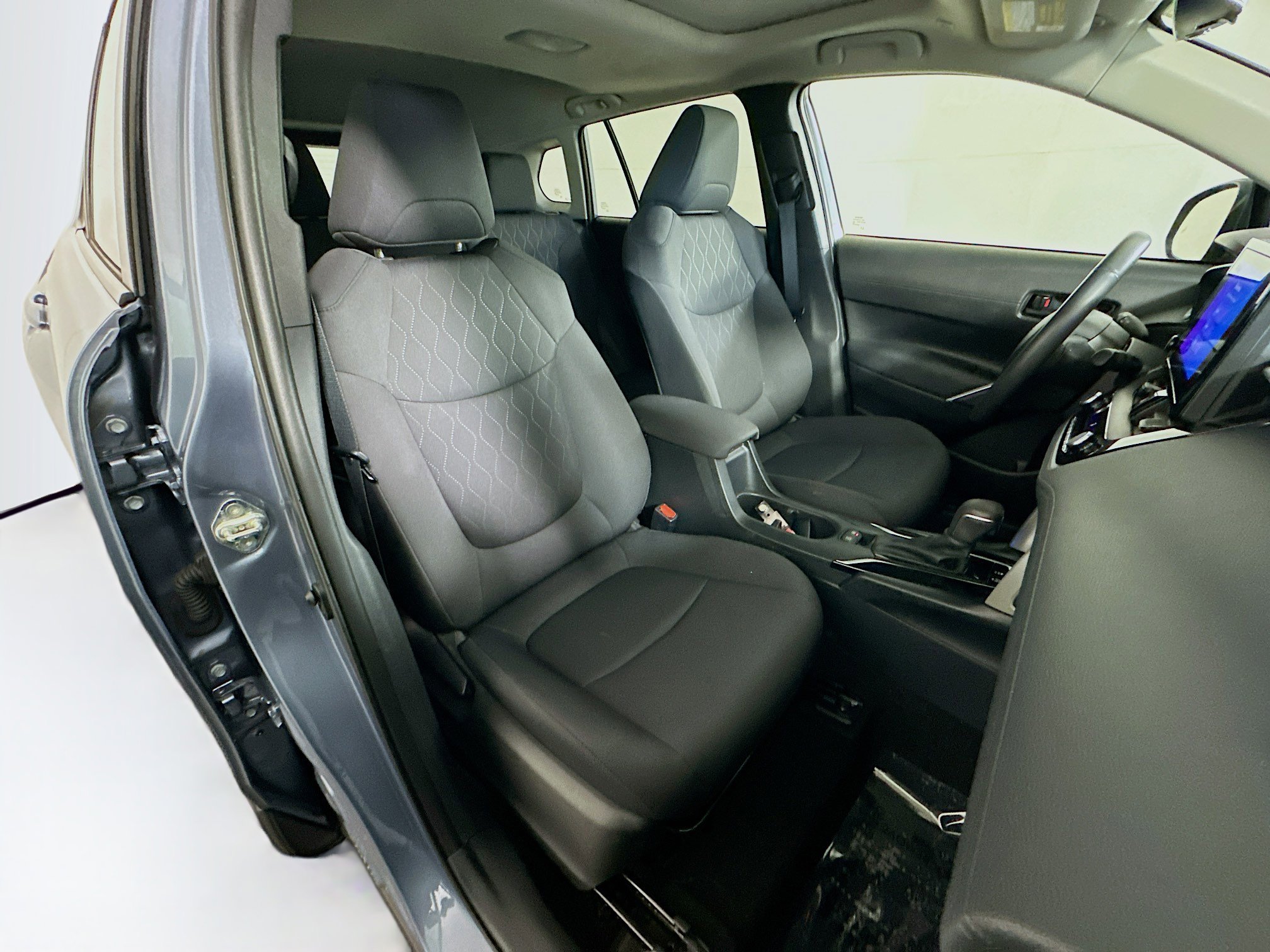 Used 2023 Toyota Corolla Cross LE w/ Moonroof Package image 28