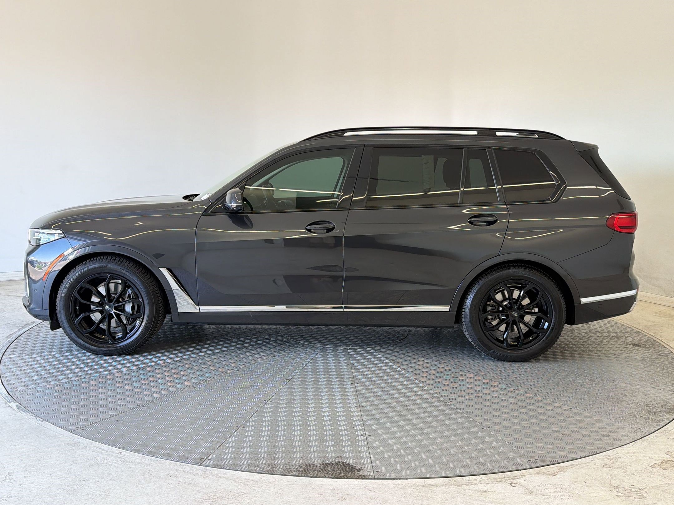 Used 2022 BMW X7 xDrive40i w/ Executive Package AWD/4WD image 2