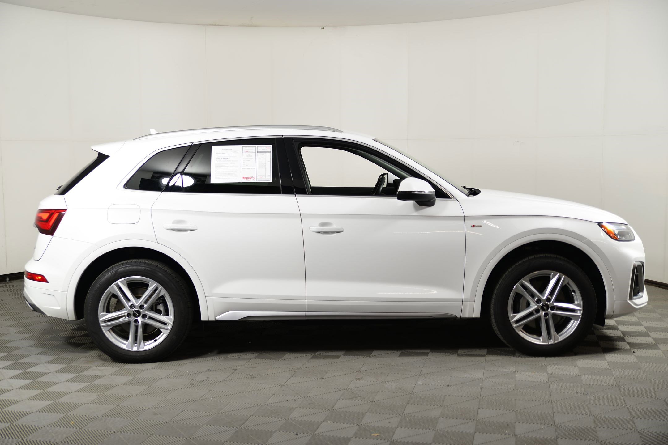 Certified 2022 Audi Q5 e Premium w/ Convenience Package image 7