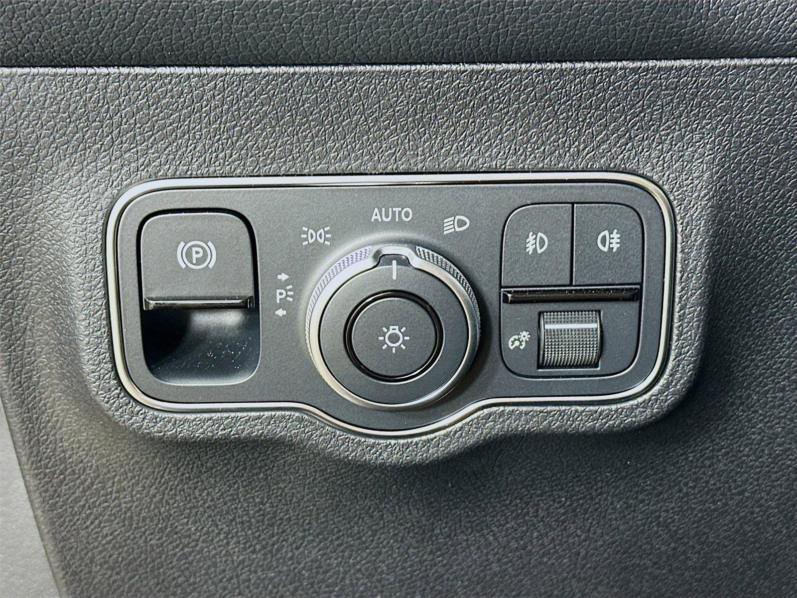 Certified 2025 Mercedes-Benz GLB 250 4MATIC image 10