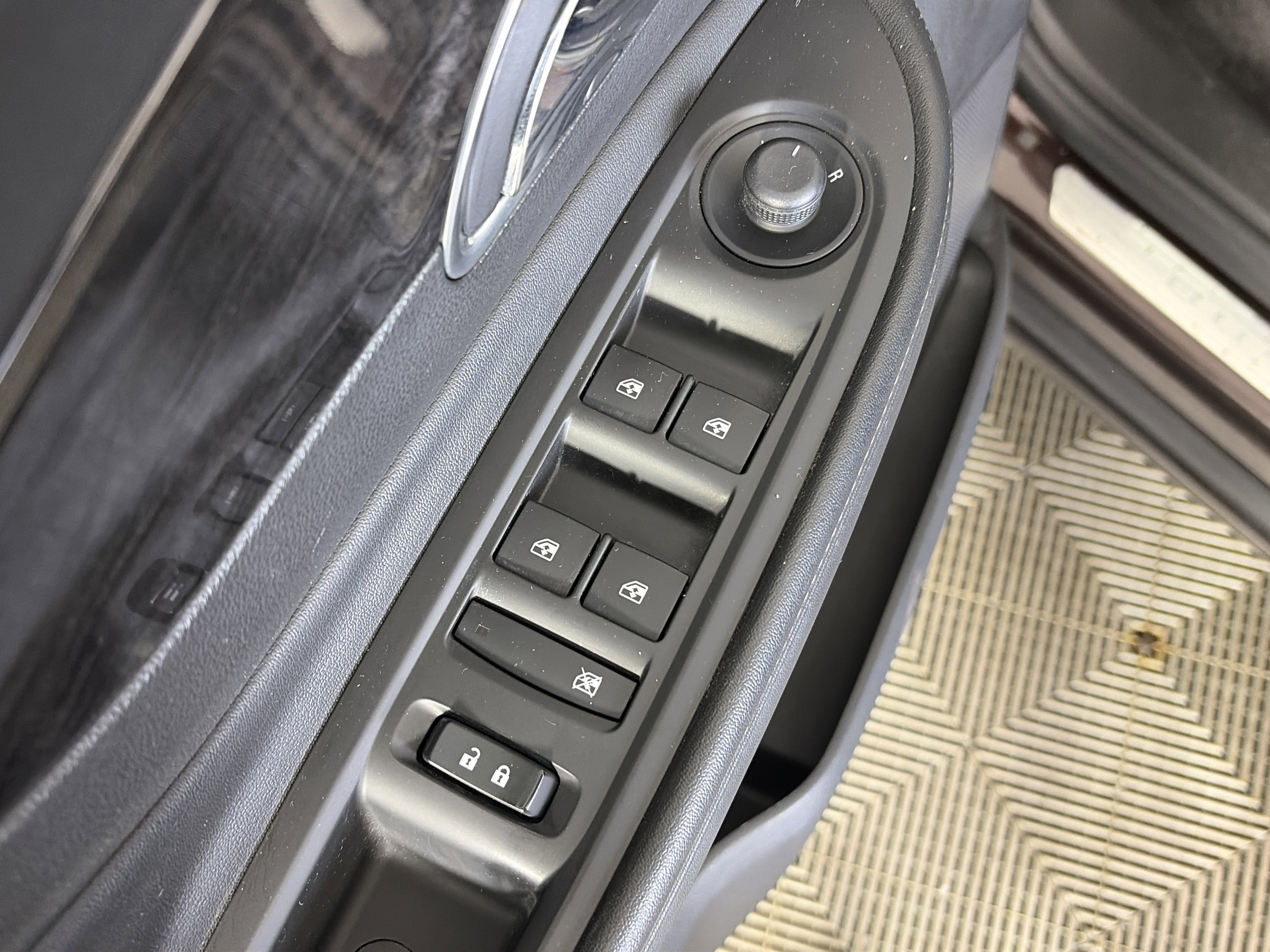 Used 2016 Buick Encore AWD image 25