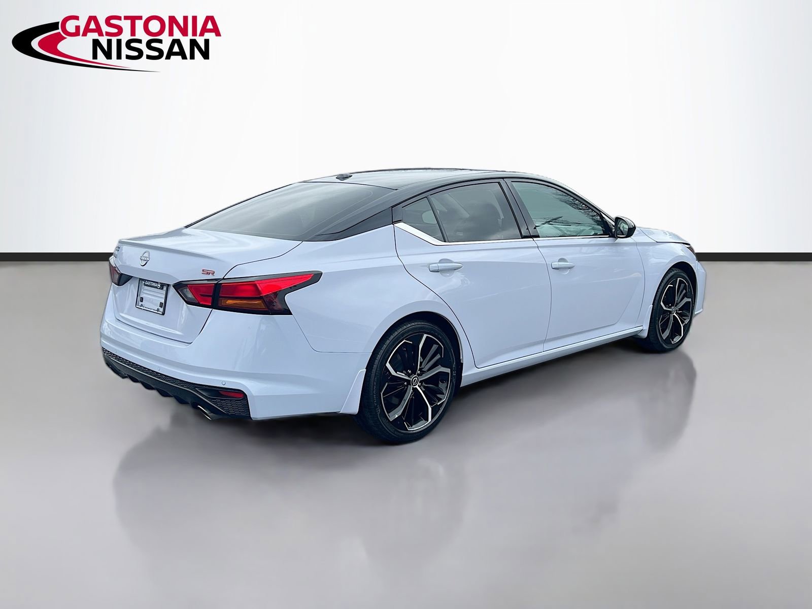 Used 2024 Nissan Altima 2.5 SR w/ SR Premium Package image 9