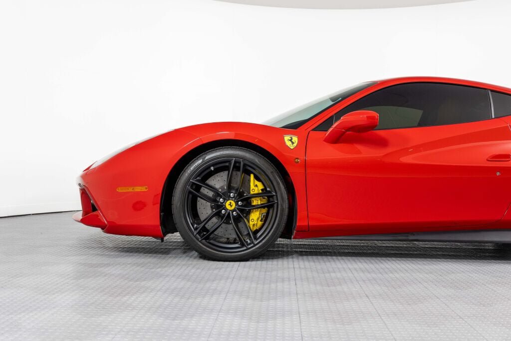 Used 2017 Ferrari 488 GTB RWD image 10