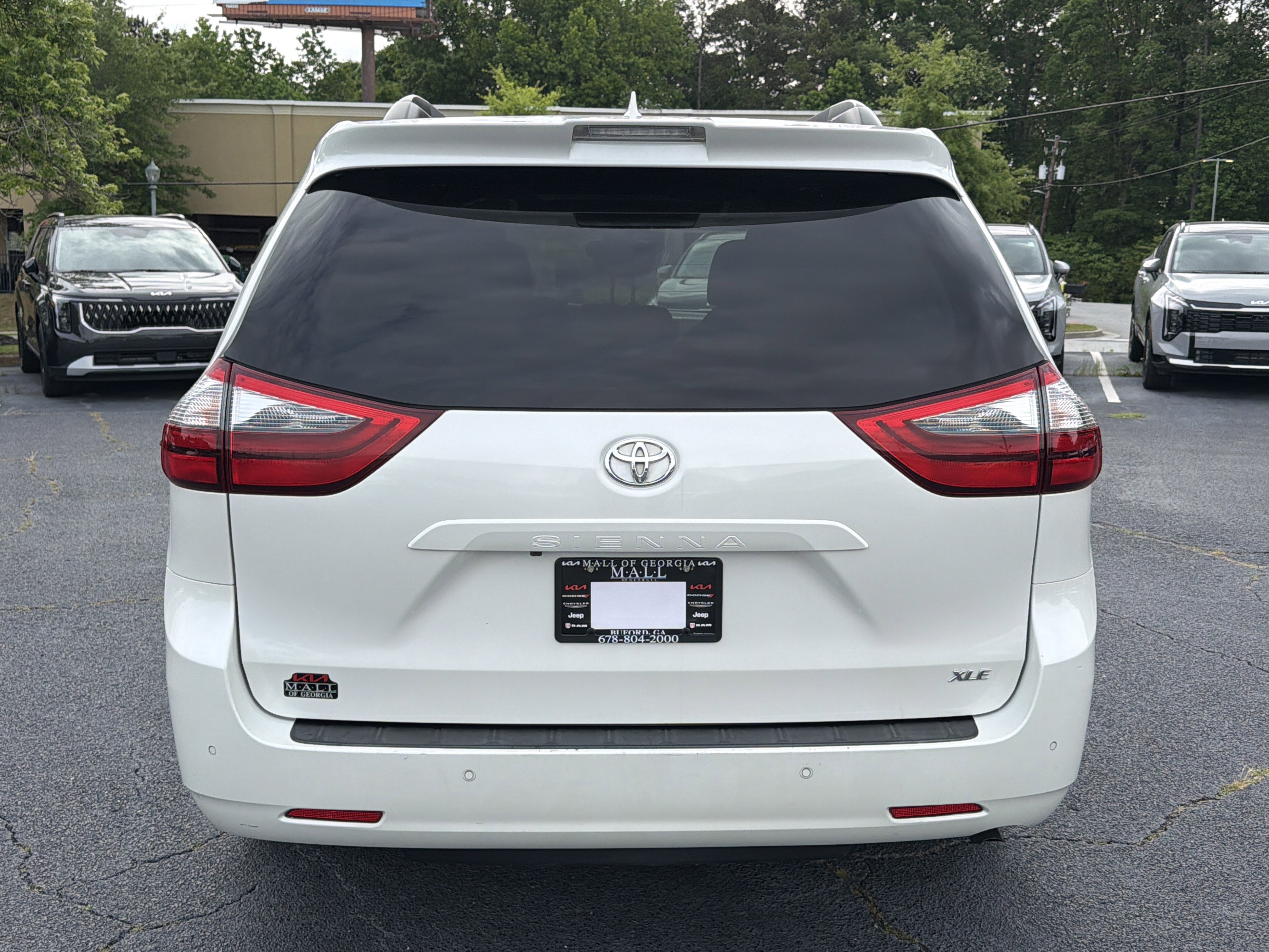 Used 2020 Toyota Sienna XLE Premium FWD image 5