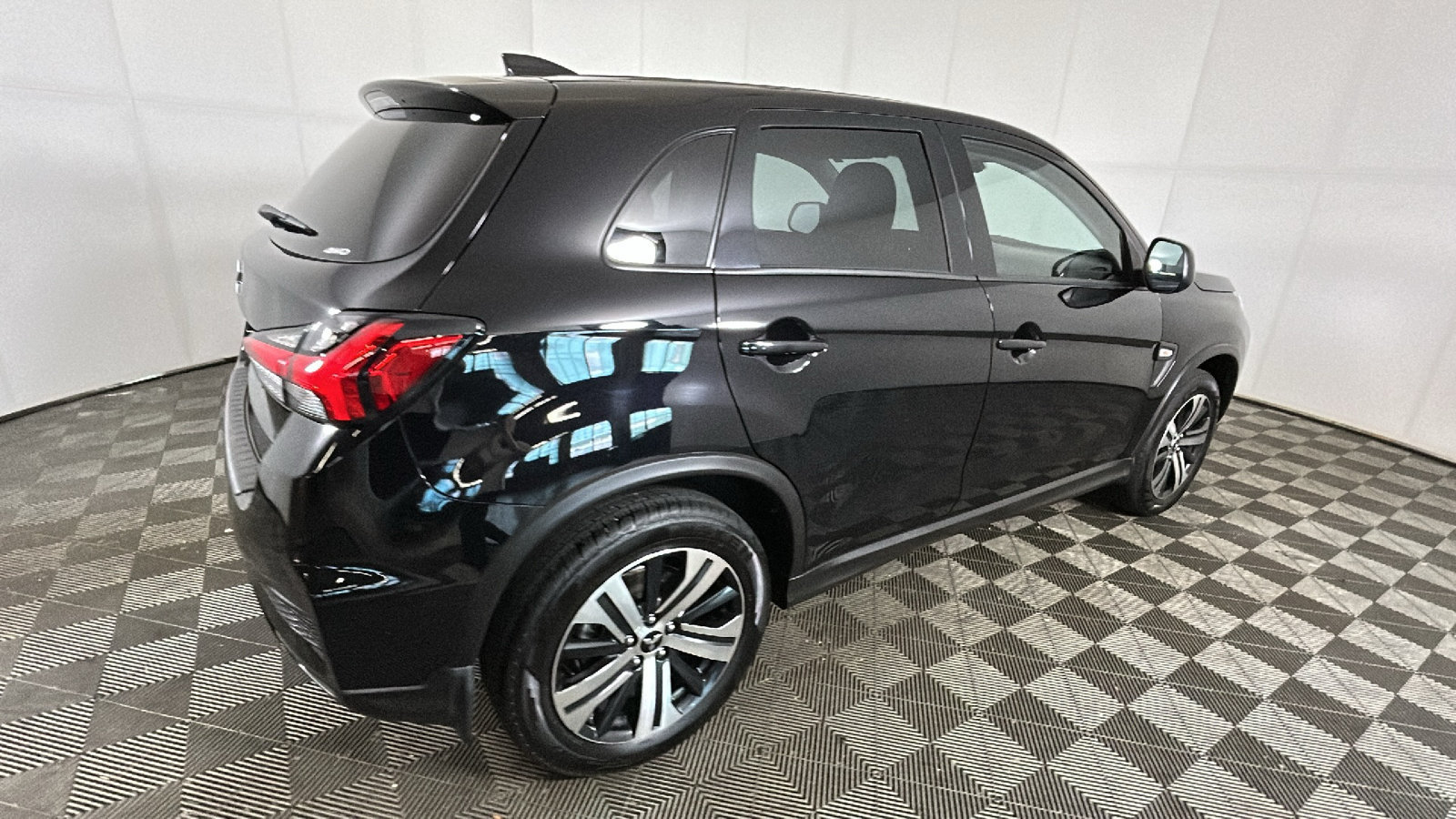 Used 2026 Mitsubishi Outlander Sport ES AWD/4WD image 2