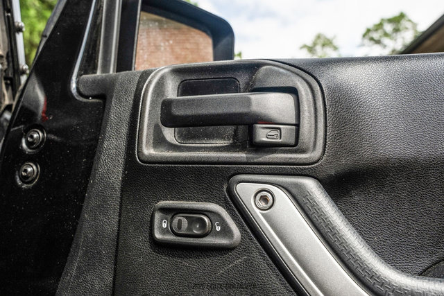 Used 2014 Jeep Wrangler Unlimited Rubicon AWD/4WD image 64