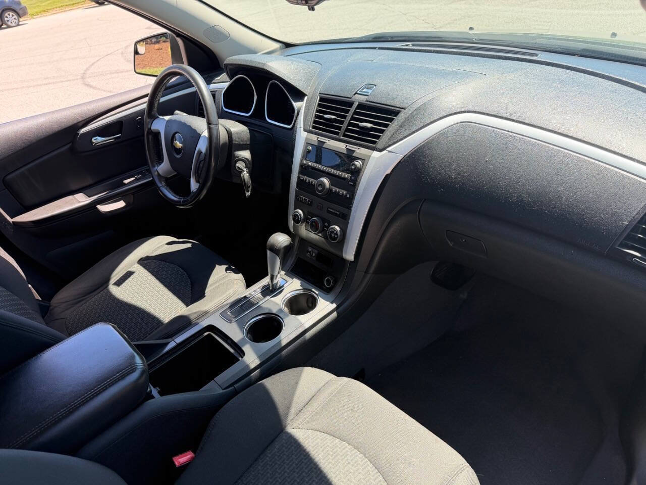 Used 2011 Chevrolet Traverse LT FWD image 8