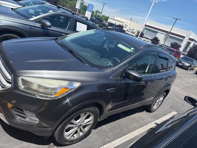 Used 2018 Ford Escape SE w/ SE Sync 3 Package FWD image 4
