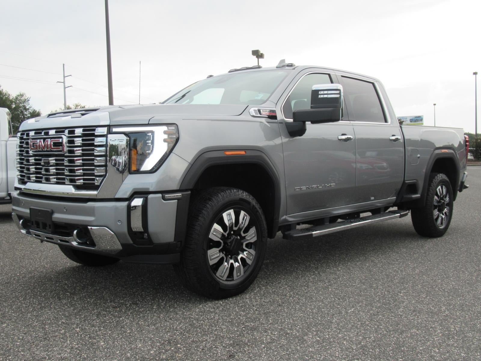Used 2025 GMC Sierra 2500 Denali w/ Denali Reserve Package AWD/4WD image 3