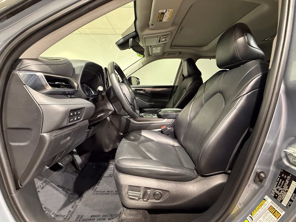 Certified 2021 Toyota Highlander Limited AWD/4WD image 13