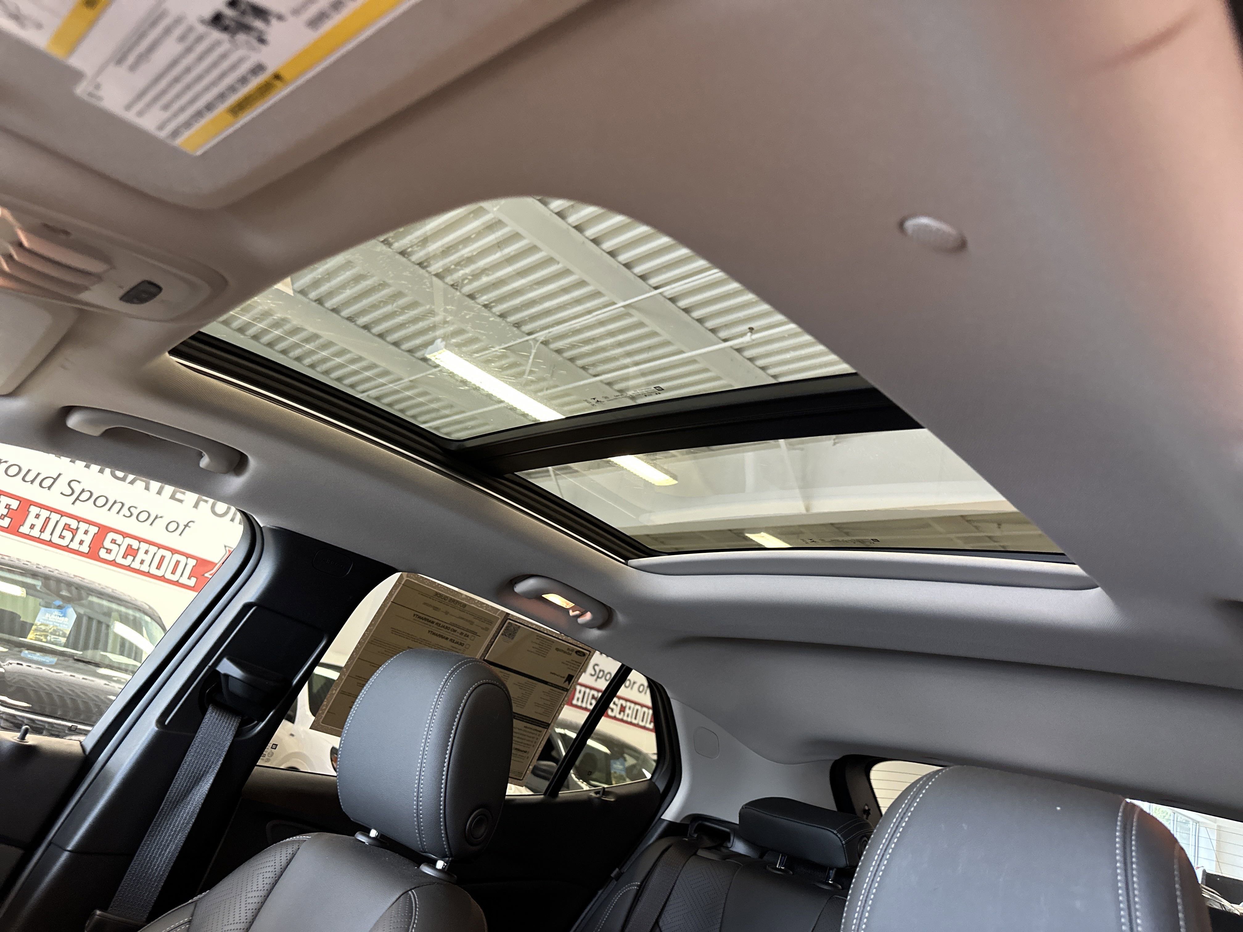 Used 2023 Buick Encore GX Essence w/ Experience Buick Package image 4