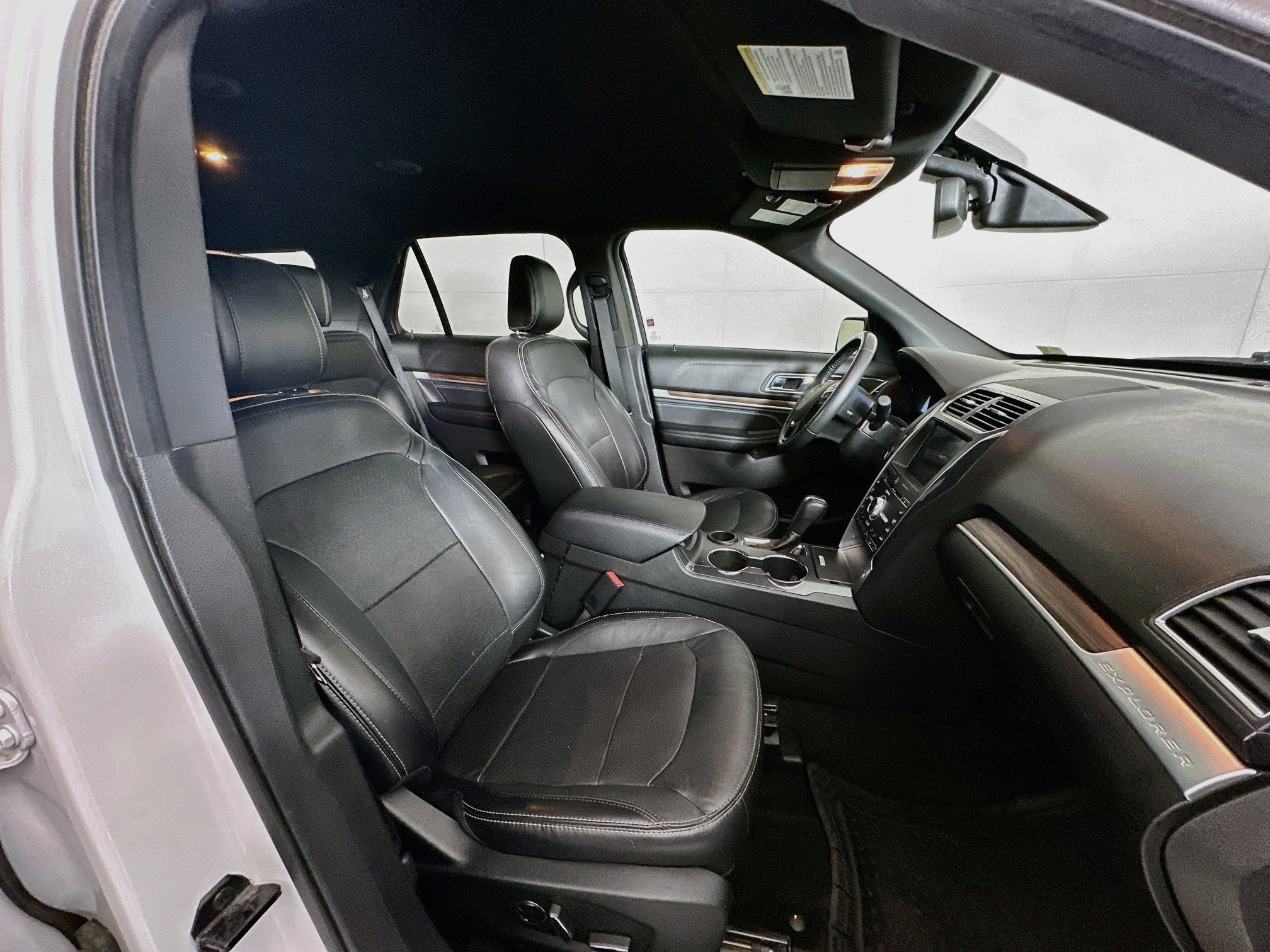 Used 2018 Ford Explorer Limited w/ Equipment Group 301A FWD image 33