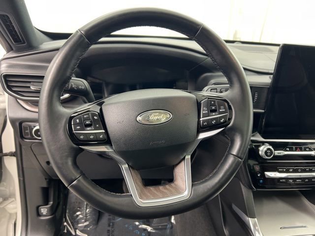 Used 2023 Ford Explorer Platinum w/ Technology Package AWD/4WD image 20