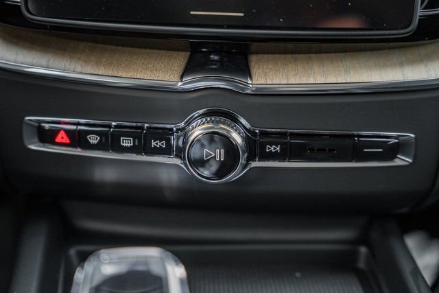 New 2026 Volvo XC60 B5 Plus w/ Protection Package Premier image 24