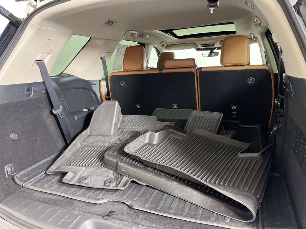 Used 2024 Nissan Pathfinder Platinum w/ Cargo Package image 11