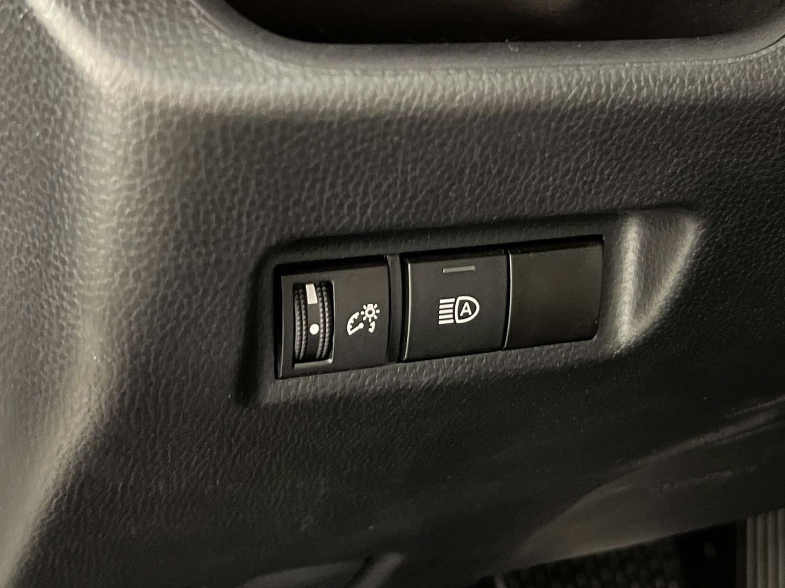 Used 2024 Toyota RAV4 LE image 31