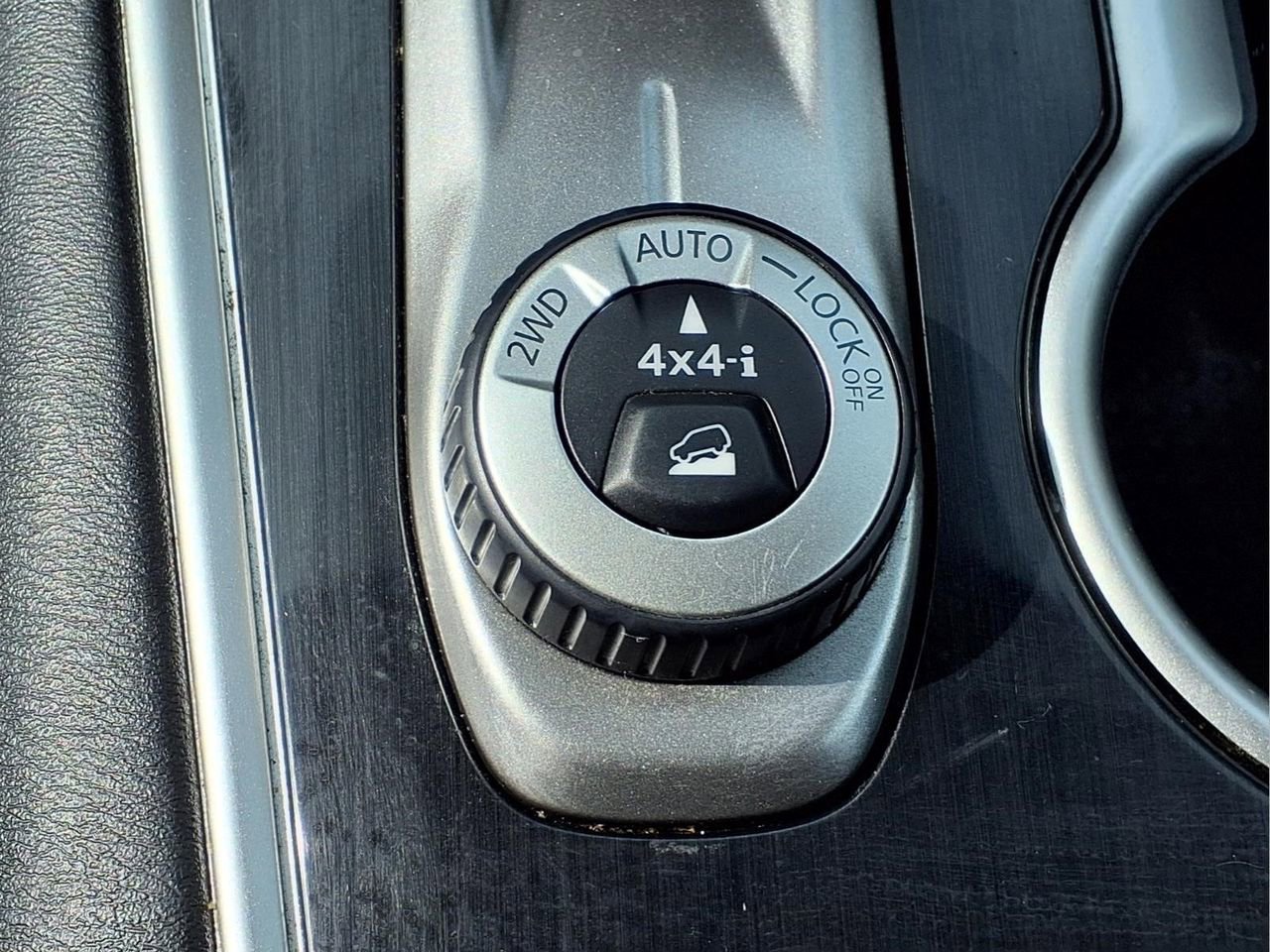 Used 2020 Nissan Pathfinder SV AWD/4WD image 21