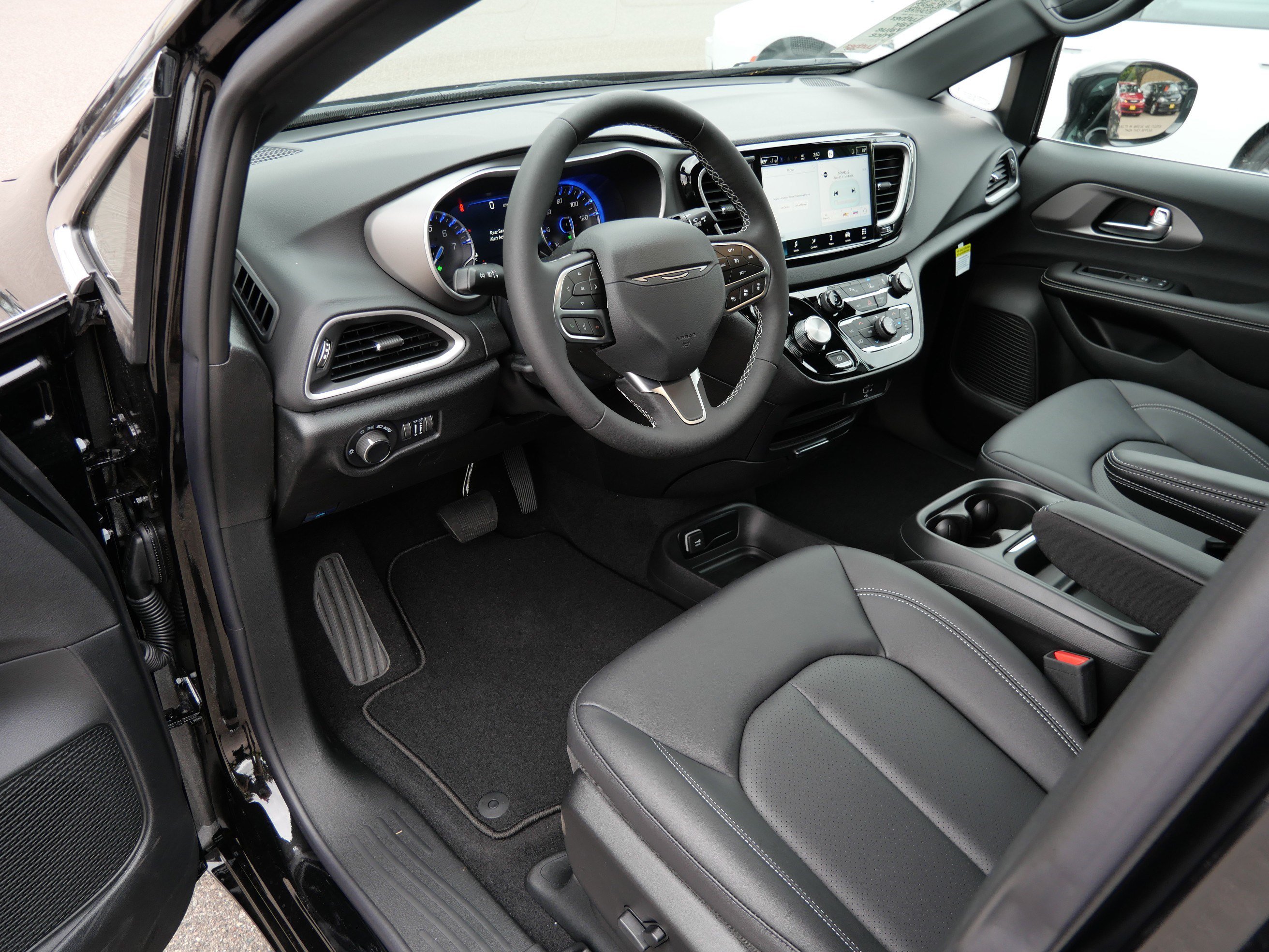 New 2027 Chrysler Pacifica LX FWD image 4