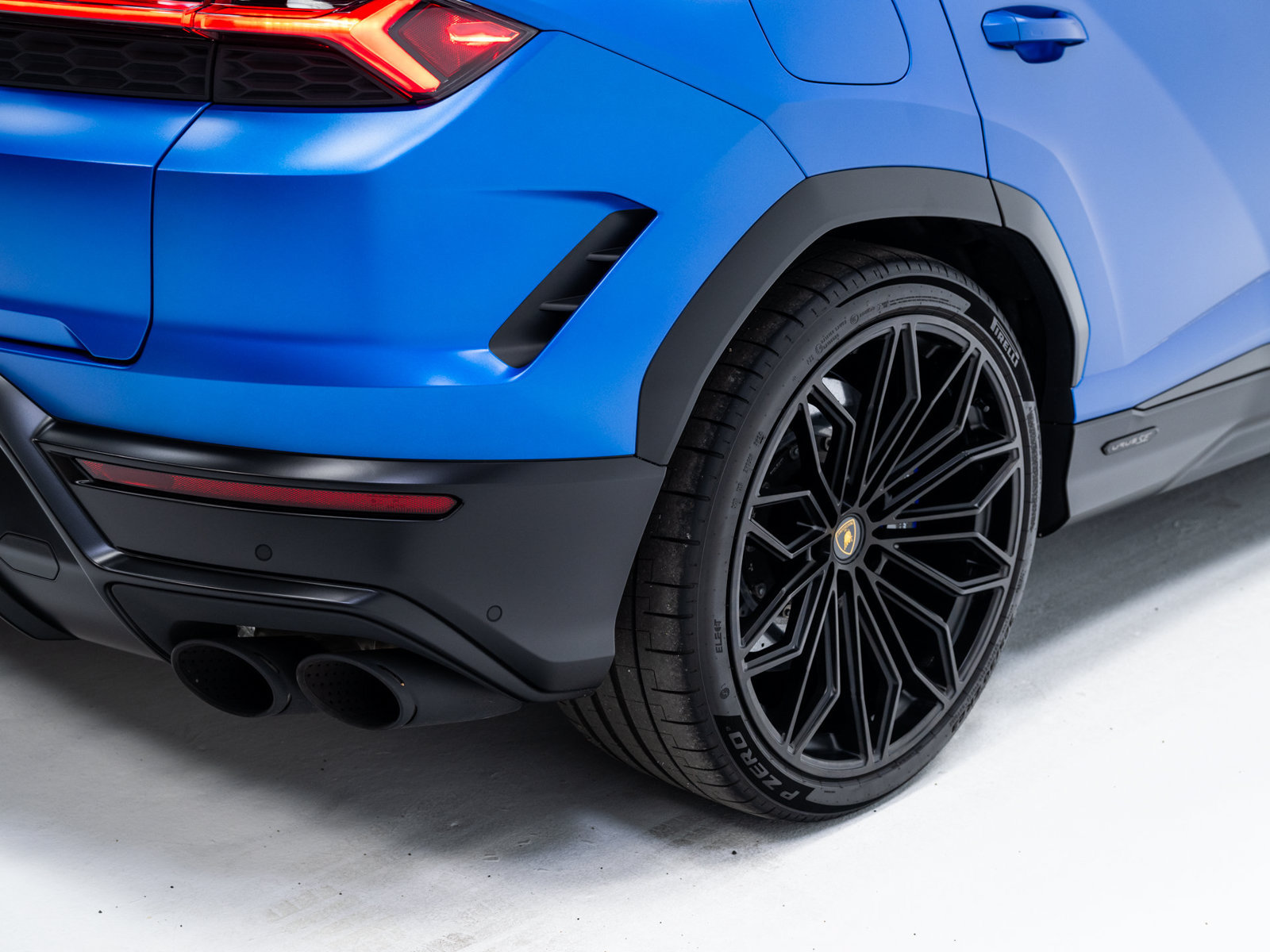 Used 2025 Lamborghini Urus SE AWD/4WD image 26