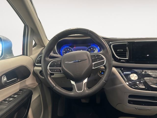 Used 2017 Chrysler Pacifica Touring-L Plus w/ Tire & Wheel Group FWD image 12