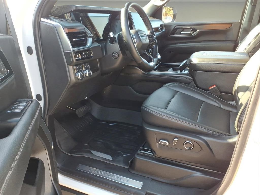 Used 2025 GMC Yukon Denali image 5