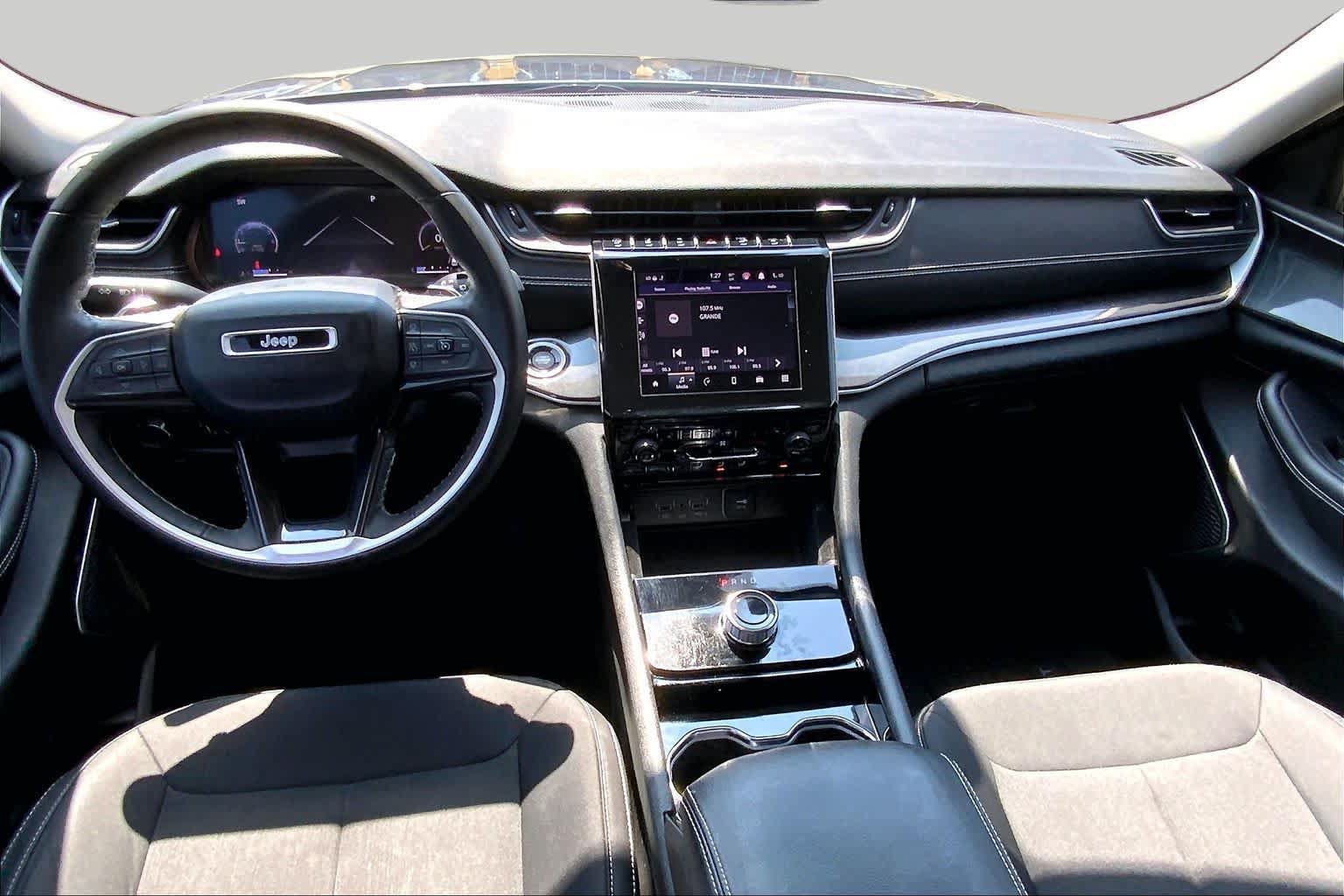 Used 2022 Jeep Grand Cherokee L Laredo w/ Luxury Tech Group I RWD image 15