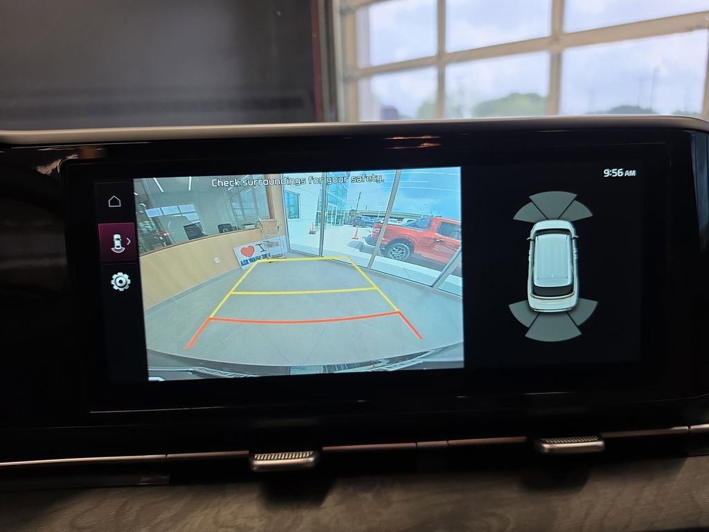 Used 2024 Kia Carnival EX image 26