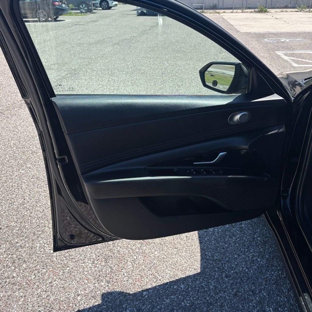 Used 2022 Hyundai Elantra SEL w/ Convenience Package image 10