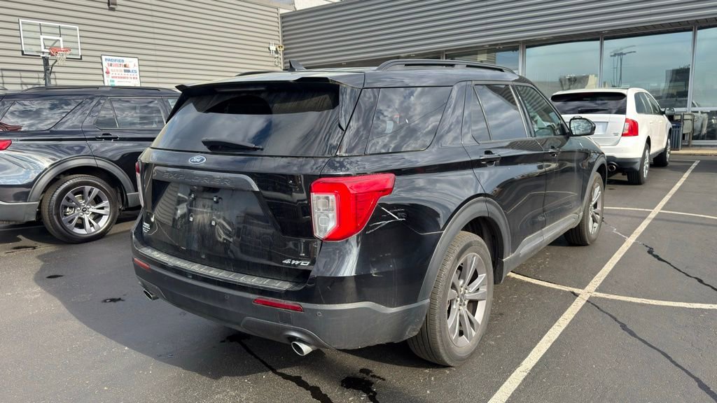 Used 2023 Ford Explorer XLT w/ Equipment Group 202A image 3
