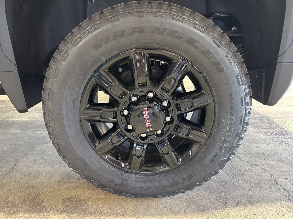 New 2026 GMC Sierra 2500 AT4 w/ AT4 Premium Plus Package AWD/4WD image 16