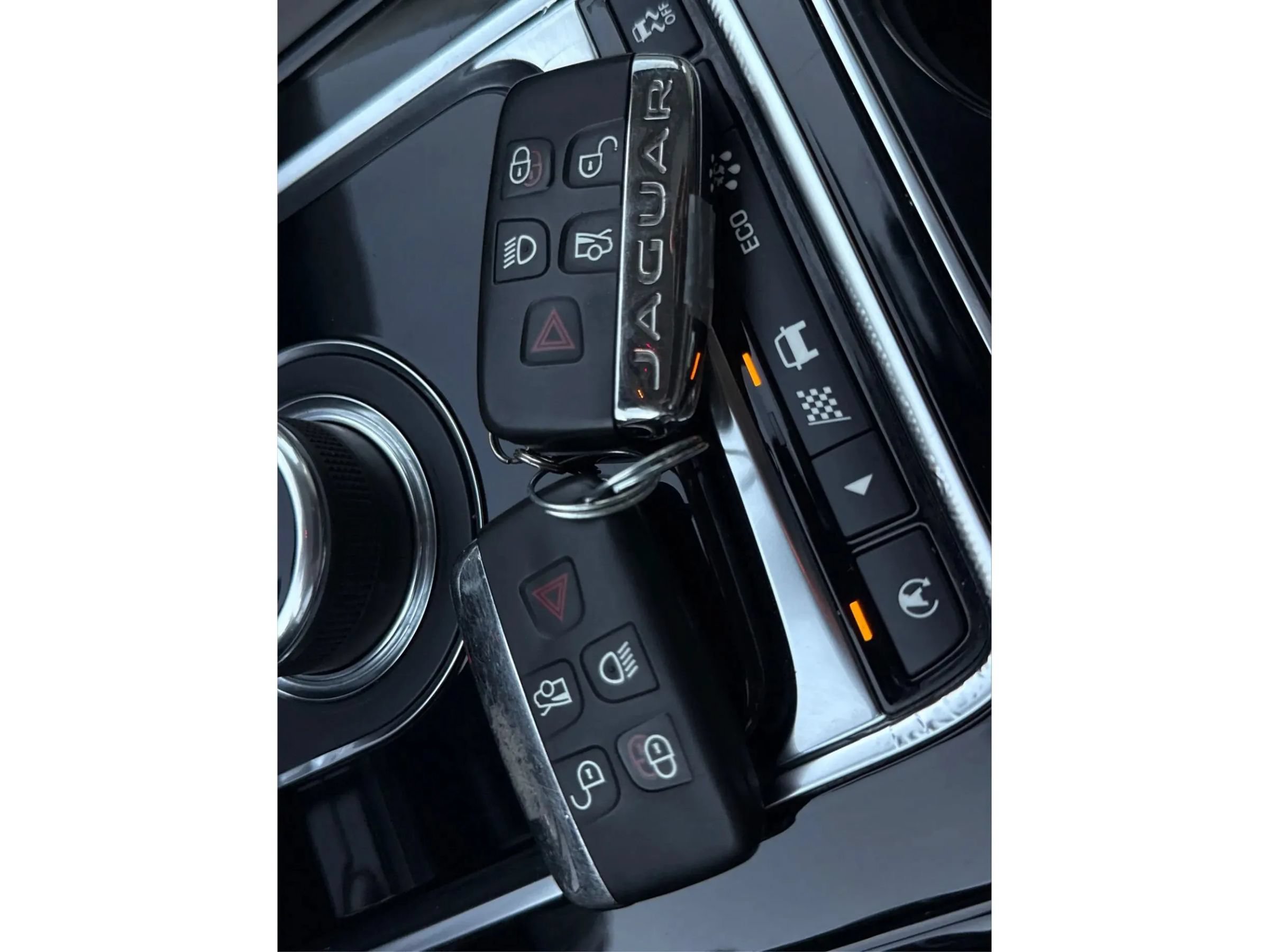 Used 2017 Jaguar XE Premium RWD image 33