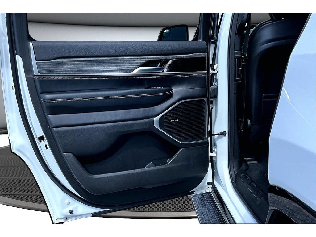 Certified 2024 Jeep Wagoneer Series II AWD/4WD image 36