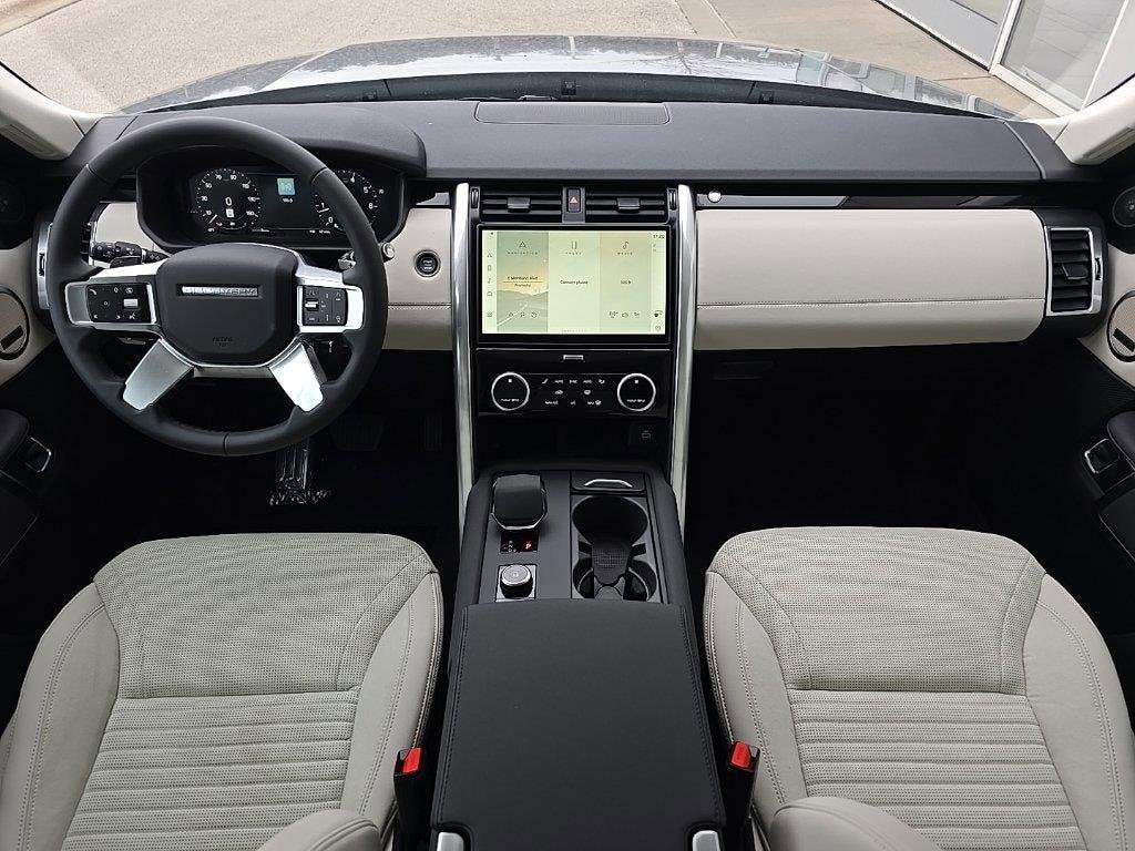 Certified 2025 Land Rover Discovery S AWD/4WD image 9