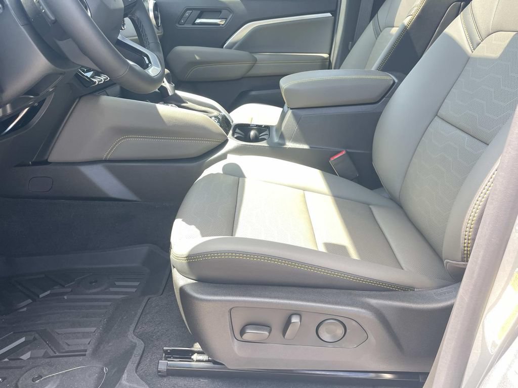 New 2026 Chevrolet Colorado ZR2 w/ Technology Package AWD/4WD image 16