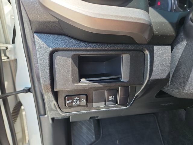 Used 2018 Toyota Tacoma SR5 AWD/4WD image 16